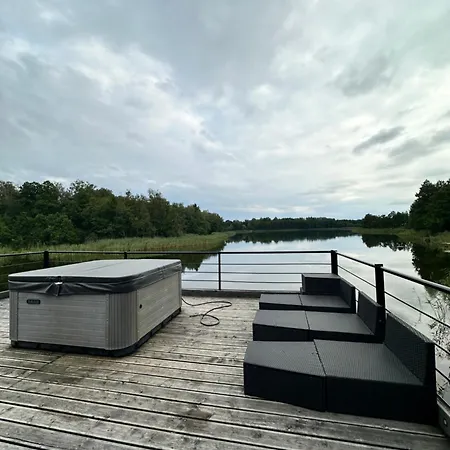 فيلة Dom Na Wodzie بيكي