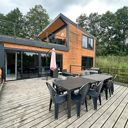 Dom Na Wodzie فيلة بيكي